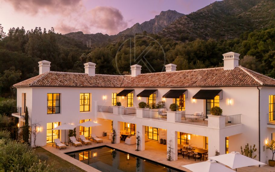 Casa Angelico en Cascada de Camoján ofrece una elegancia atemporal, vistas panorámicas al Mediterráneo y lujo en el enclave más exclusivo de Marbella.