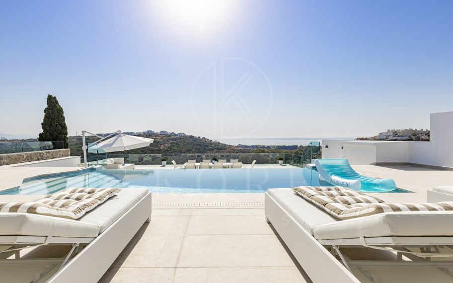 Villa Moderna con Piscina Infinita y Vistas de Ensueño