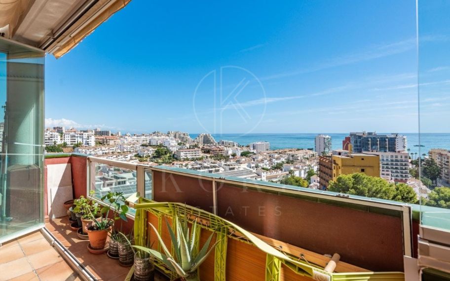 Ático dúplex de 4 dormitorios y 3 baños con vistas al mar