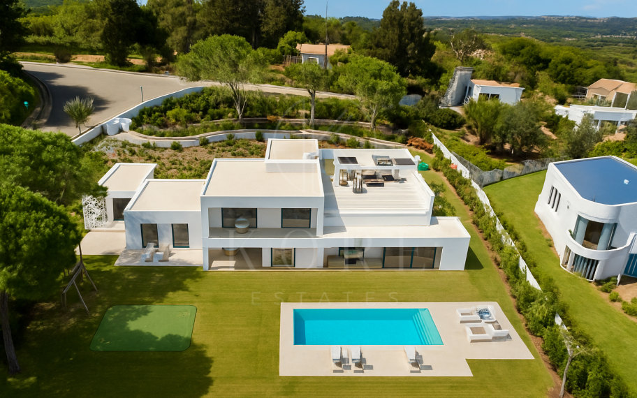 Villa Contemporánea en Primera Línea de Golf con Vistas al Lago – Sotogrande Alto