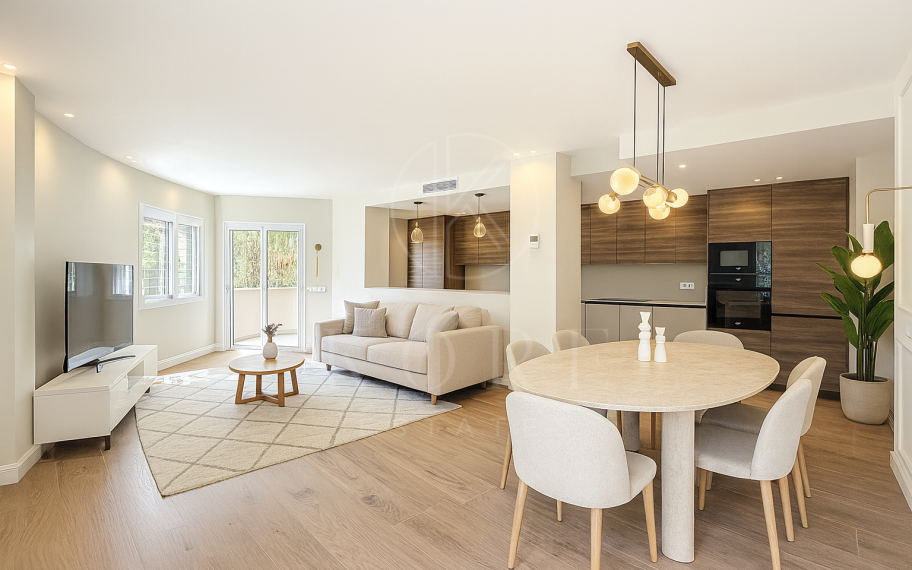 Apartamento de 3 dormitorios totalmente reformado y amueblado - Puerto de Estepona