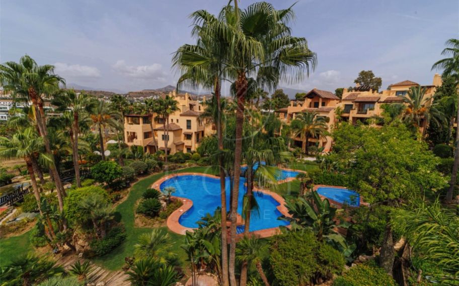 Amplio Apartamento de 3 Dormitorios en Urbanización Exclusiva con Seguridad 24 Horas