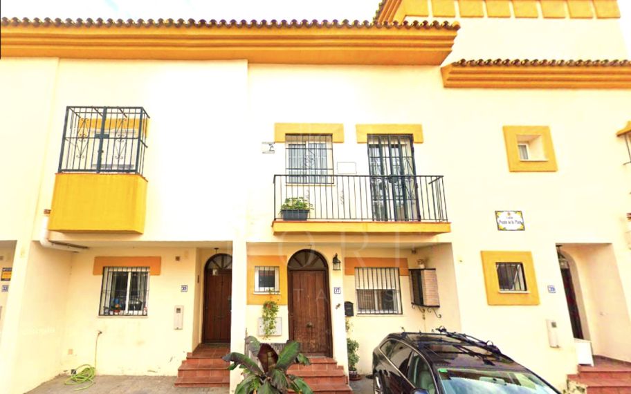 Casa adosada a tan solo 50 metros de la playa en Estepona