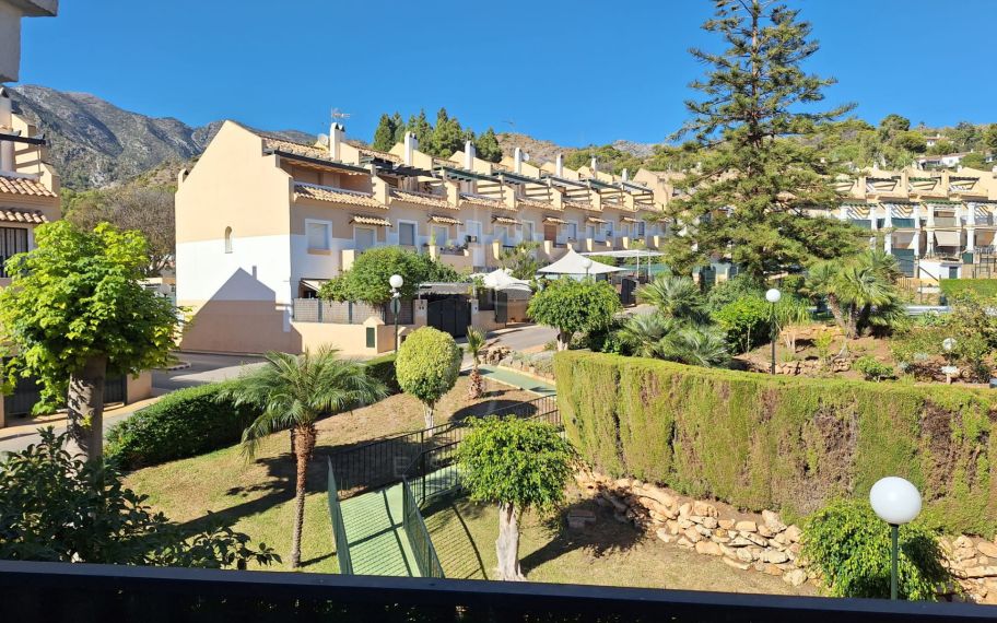 Magnífica casa adosada dentro de la prestigiosa urbanización Sierramar III