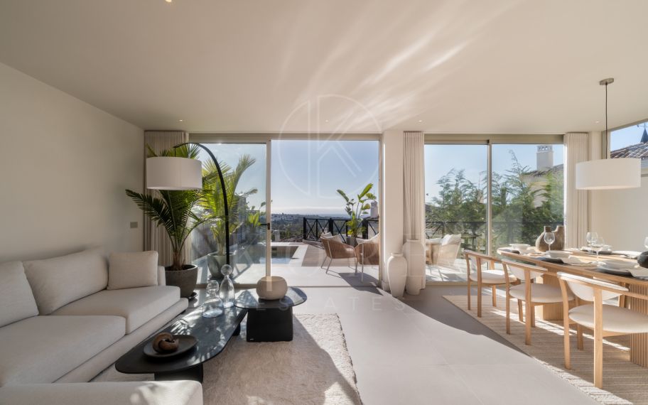 Renovated 3 Bedroom Apartment with private pool, sea & mountain views in Nueva Andalucía