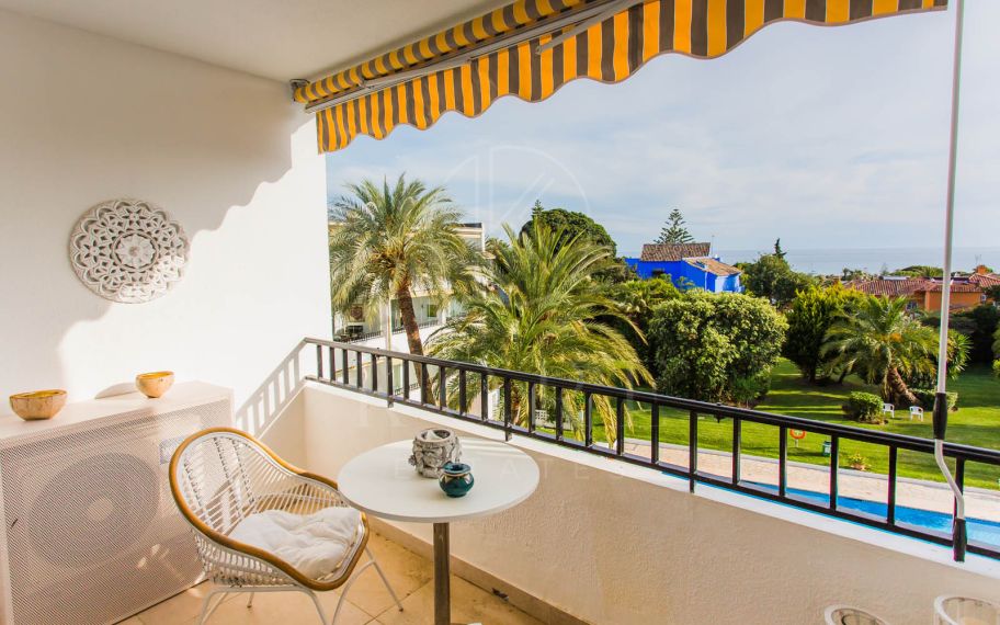 Descubra este bonito estudio renovado situado en la codiciada zona de Marbesa, a sólo 10 minutos a pie de la impresionante playa y de los animados bares y restaurantes.