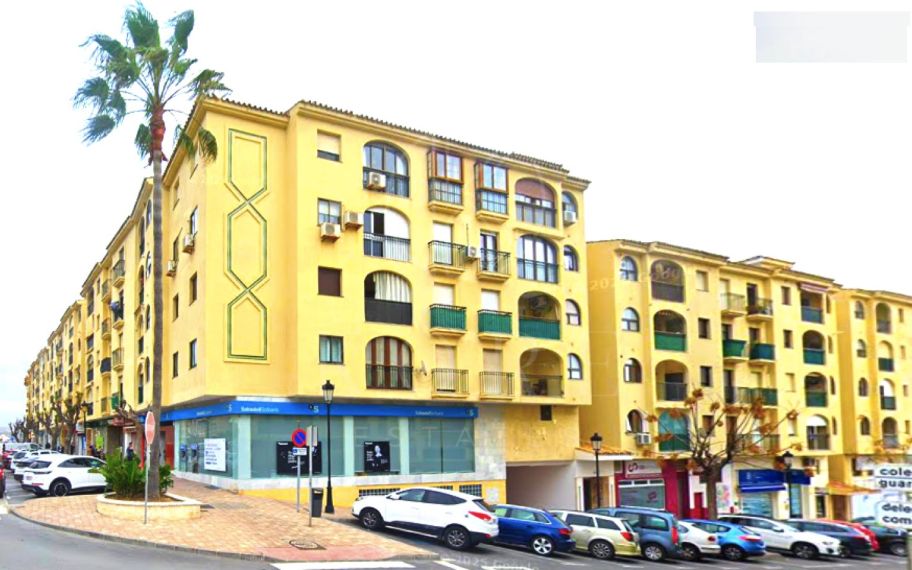 Espacioso y luminoso apartamento en el corazón de San Luis de Sabinillas