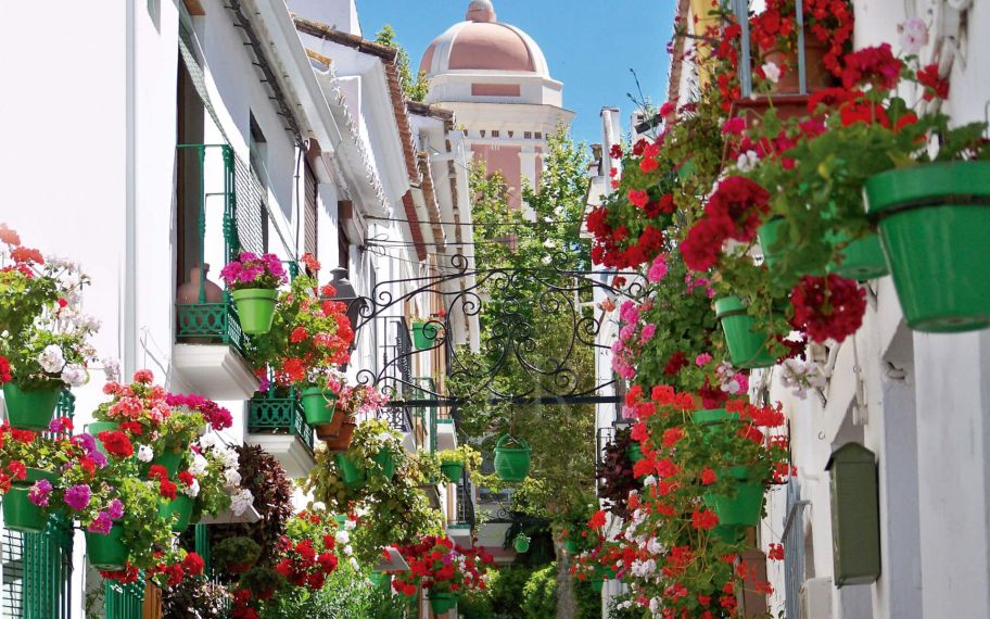 EN VENTA – TRASPASO DE RESTAURANTE EN LA MEJOR CALLE DE ESTEPONA