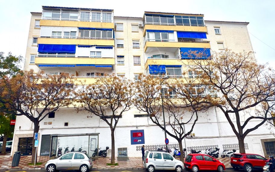 Residencia en segunda planta con orientación oeste en el centro de Marbella, a 300 metros de la playa