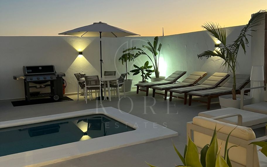 Exclusivo Ático Dúplex cerca de la playa con Piscina Privada y Vistas Panorámicas – 182 m²