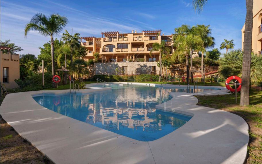 Apartament la parter de vânzare în Mirador del Paraiso, Benahavis