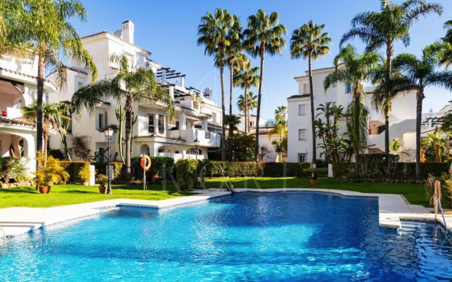 Apartament la parter de vânzare în Los Naranjos, Nueva Andalucia