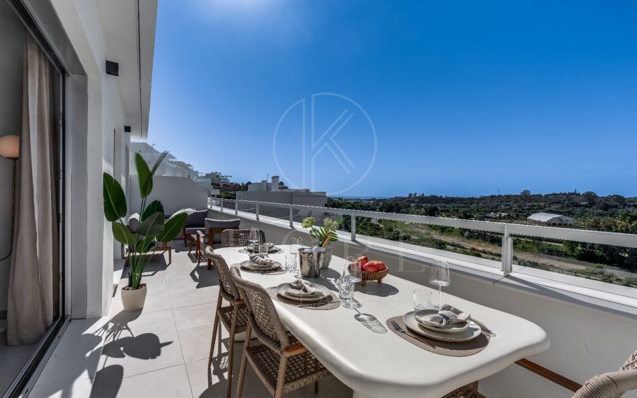 Elegant 2-Bedroom with Panoramic Sea and Mountain Views in Oceana Gardens, Estepona