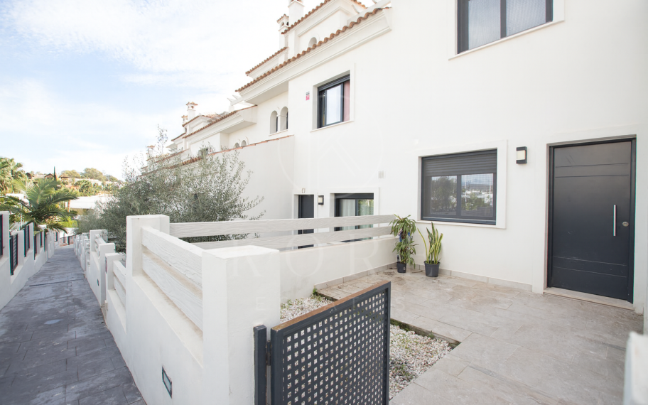 Elegance and light in a townhouse with private garden and solarium