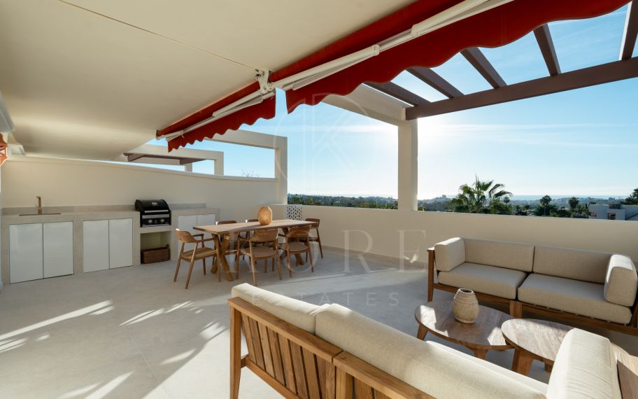 Apartamento de 3 Dormitorios recién reformado con vistas al mar y la montaña en Nueva Andalucia