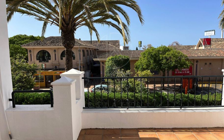 Oportunidad Única: Enorme Dúplex en Urbanización Privada con Seguridad, Zona Bulevar