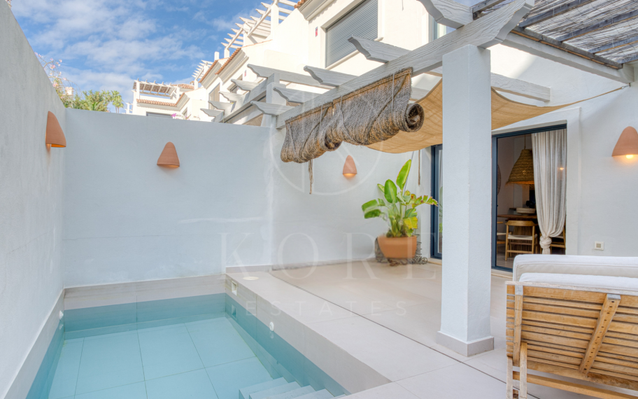 Elegant, three bedroom townhouse located in the gated community of Agra Residencial, Estepona