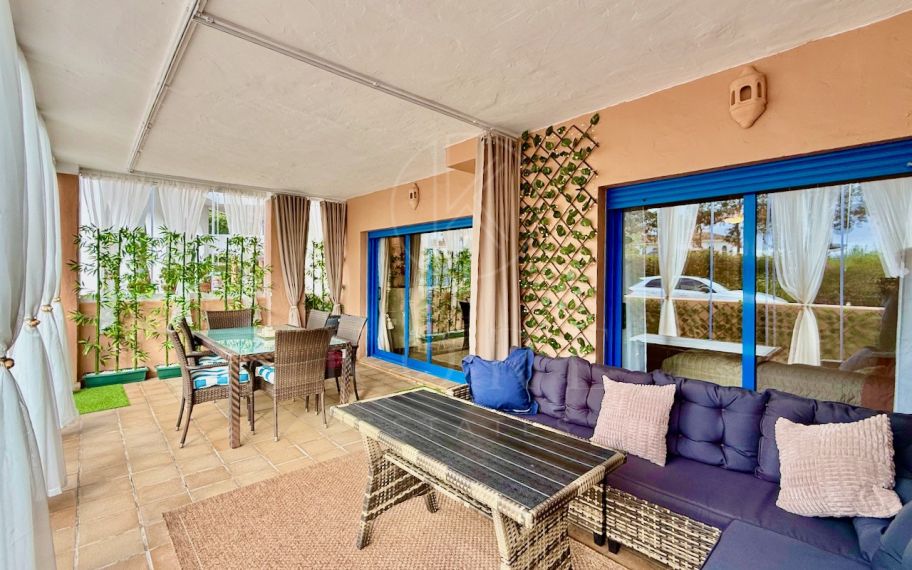 Ground-floor apartment with spacious enclosed terrace, Manilva