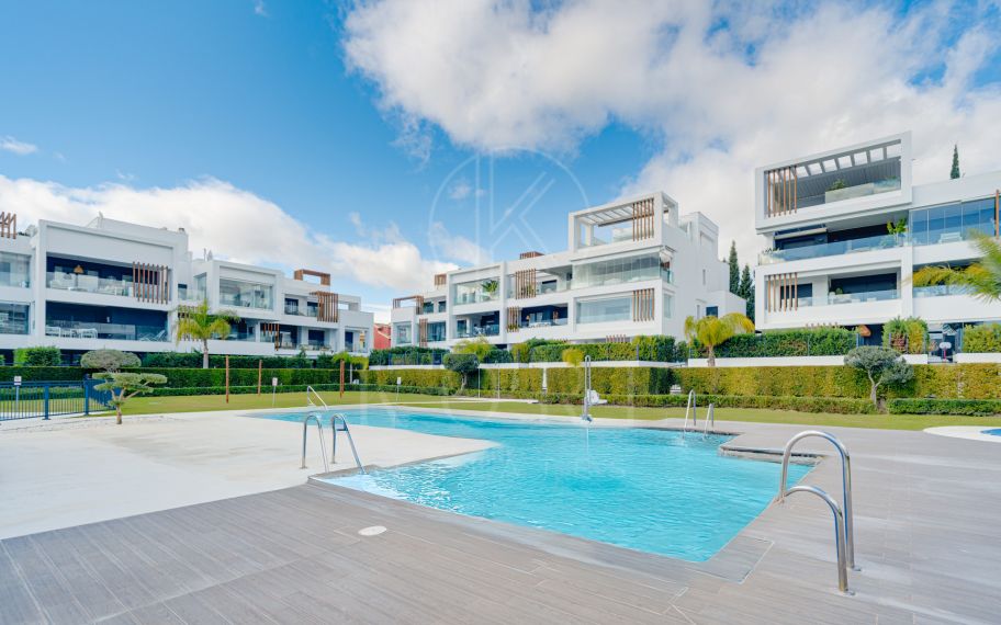 Well-presented two-bedroom ground floor apartment located in a popular gated community, situated in Cancelada