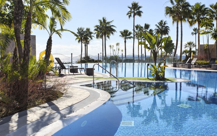 Super precio. Apartamento en primera línea de playa en la Nueva Milla de Oro