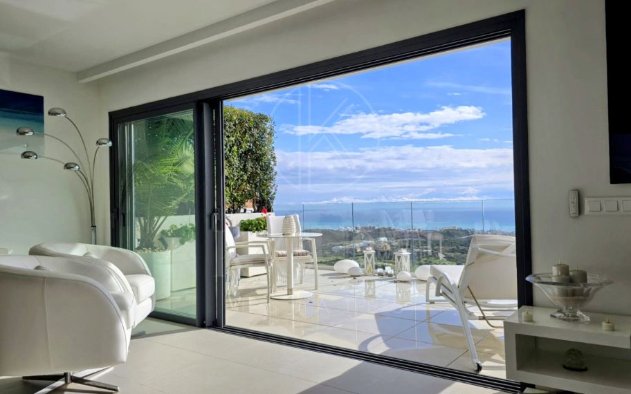 Amazing duplex penthouse with 360 views.