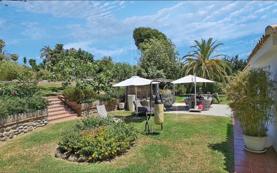 Villa for sale in Paraiso Barronal, Estepona East