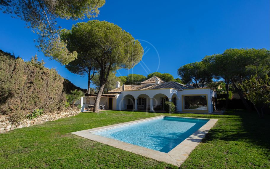 Impresionante villa de 4 dormitorios recién reformada en El Paraíso