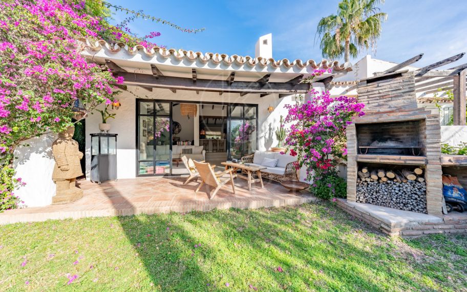 Encantadora y Artística Villa de 4 Dormitorios en Atalaya