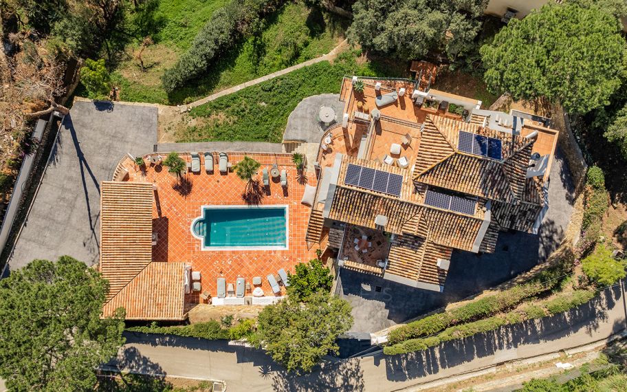 Vilă andaluză luxoasă cu 4 dormitoare, plină de personalitate, de vânzare în El Madroñal, Benahavis