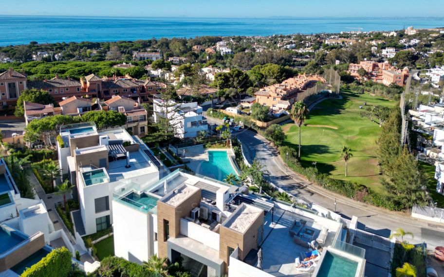 Villa for sale in Artola, Marbella