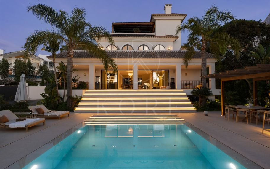 Villa en venta en Los Naranjos, Marbella