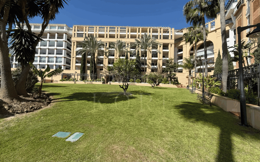 Impresionante ático en Bel Air, Costa del Sol