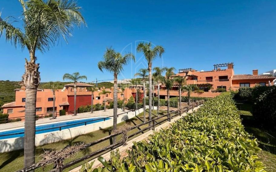 Encantador apartamento bajo en Casares Golf