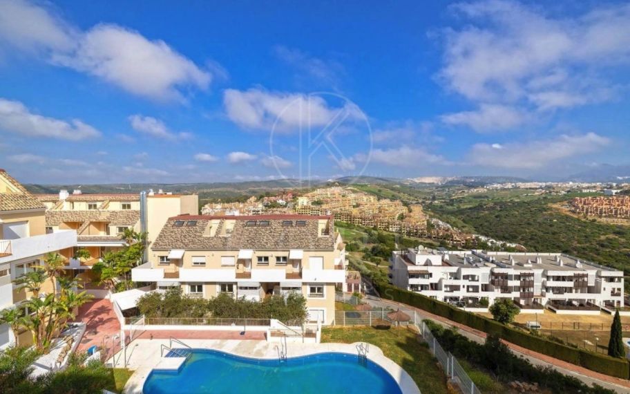 Almost-New Ground-Floor Apartment in Royal Duquesa Hills