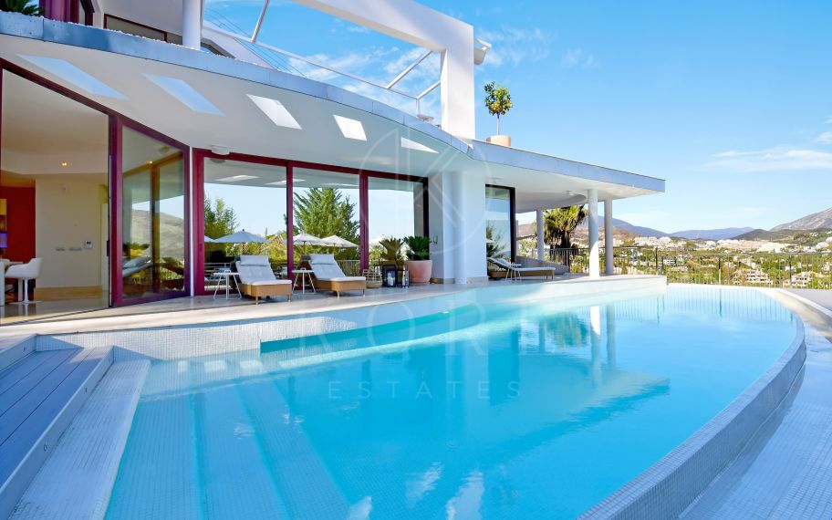 Villa totalmente renovada con vistas panorámicas a la montaña junto a Los Naranjos