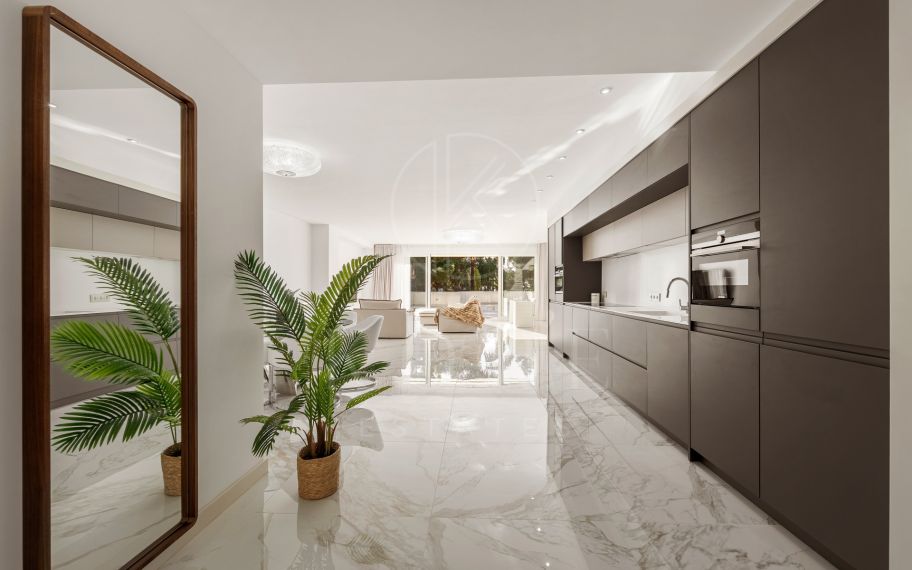 Superb modern apartment - front line beach - Puerto Banus