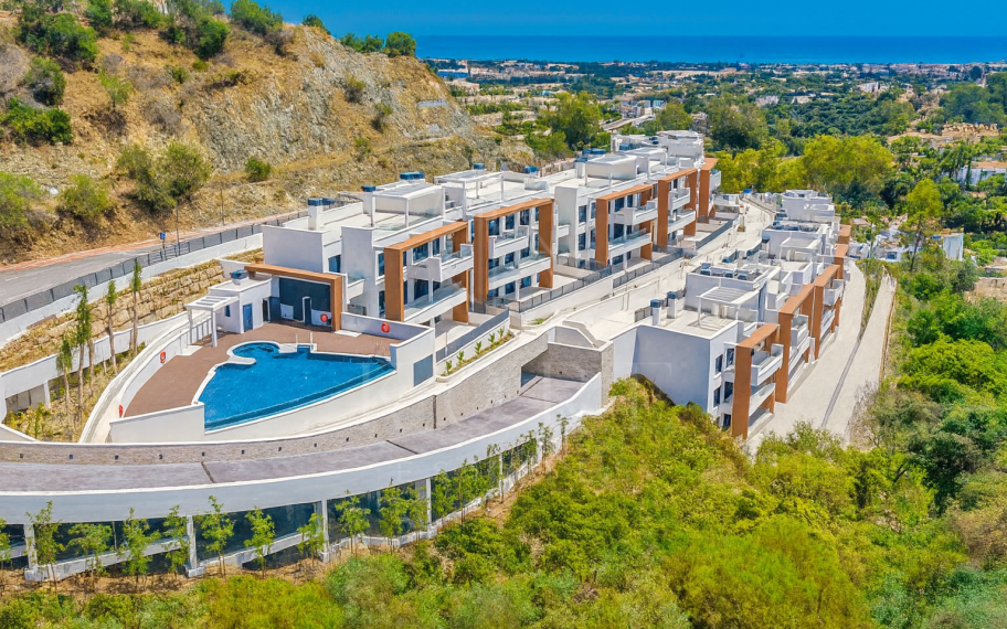 Lujoso Dúplex con Piscina Privada y Vistas Panorámicas – La Alborada, Benahavís.