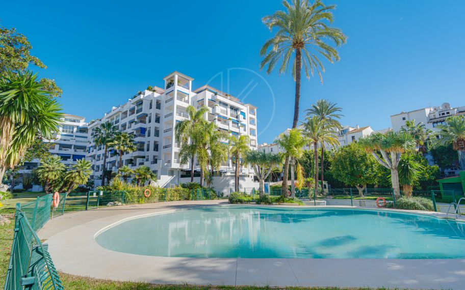 Fantastic, four-bedroom duplex penthouse, set in a prime position within the prestigious Puerto Banús, Marbella