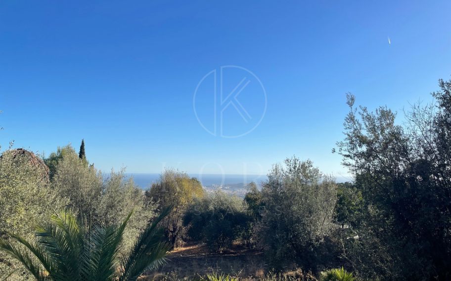 Parcela en Mijas Pueblo con Vistas Panorámicas al Mar y la Montaña