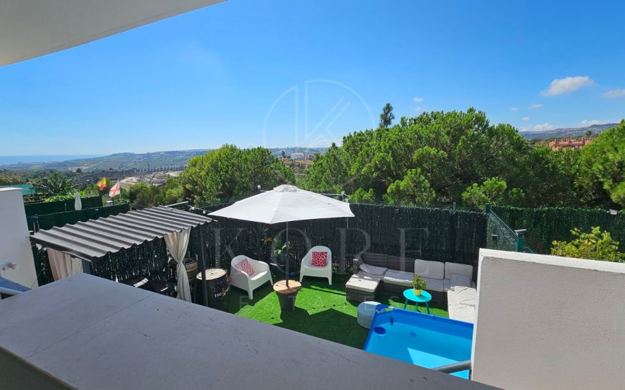 Elegant Four-Bedroom Apartment with Panoramic Views in Doña Julia, Casares