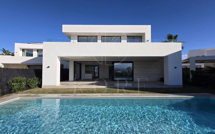 Exquisita villa de lujo de cuatro dormitorios en La Finca de Marbella, Marbella Este