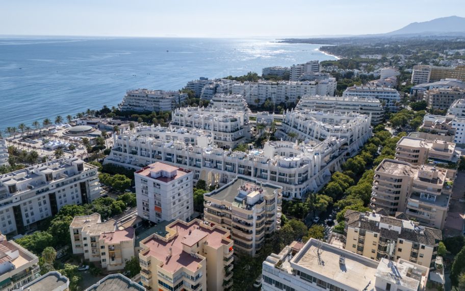 ÁTICO DE 3 DORMITORIOS TOTALMENTE REFORMADO UBICADO EN EL CENTRO DE MARBELLA