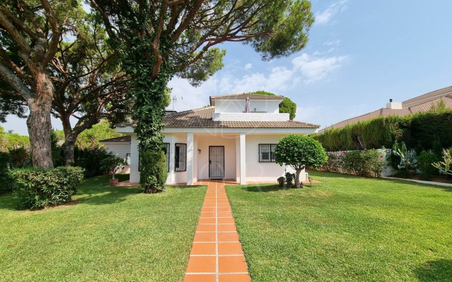 Encantadora villa independiente en Lower Calahonda, Mijas