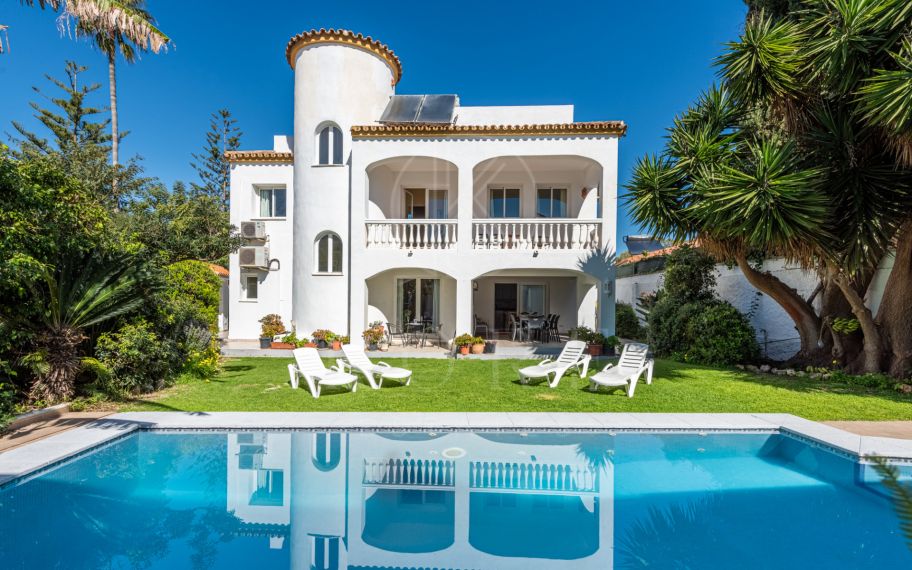 Charming Spanish Villa with Sea Views Just 100m from the Beach – Prime Linda Vista Baja Location Near San Pedro