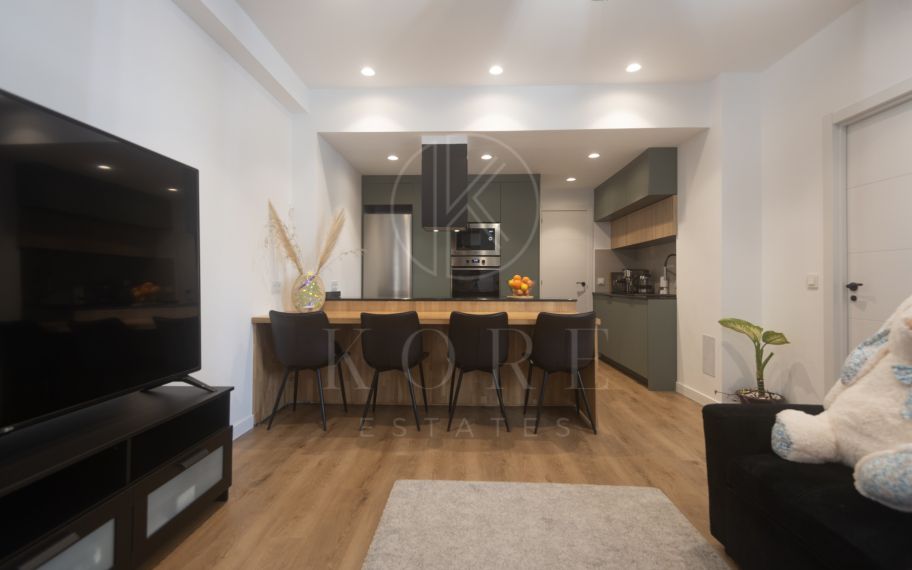 Elegant apartment renovated by architect – Seafront, 2 minutes' walk from the beach