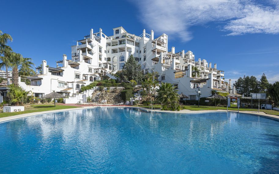Sea Views | Refurbished 2-Bed Apartment in Sitio de Calahonda, Close to Beach & Golf