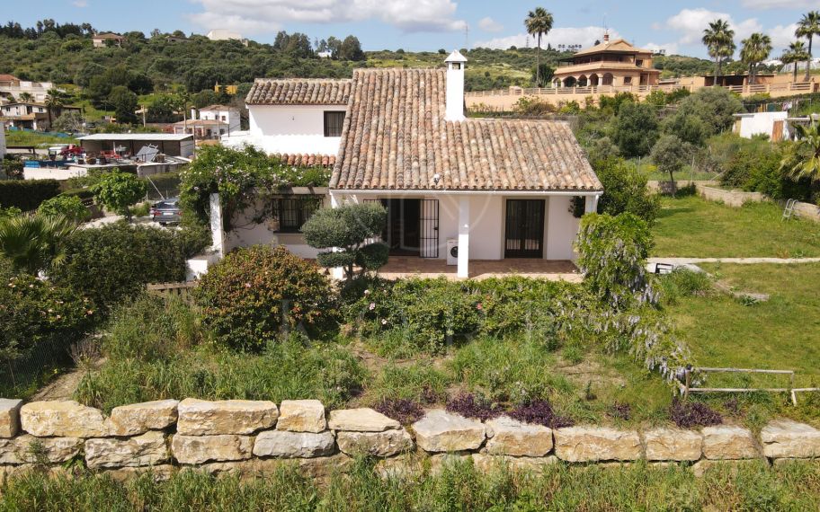 Spectacular Villa for Sale in Guadalobón, Valle Romano, Estepona, Close to the Marina