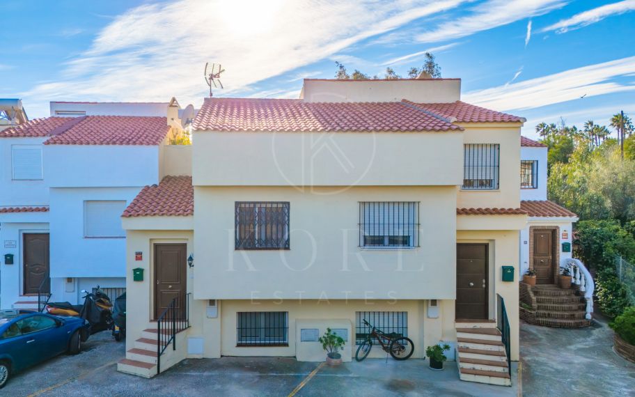 Casă înșiruită de vânzare în La Capellania, Benalmadena