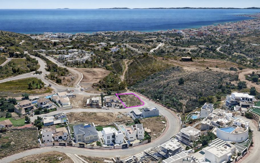 Corner plot Panoramic sea views near Higueron Resort