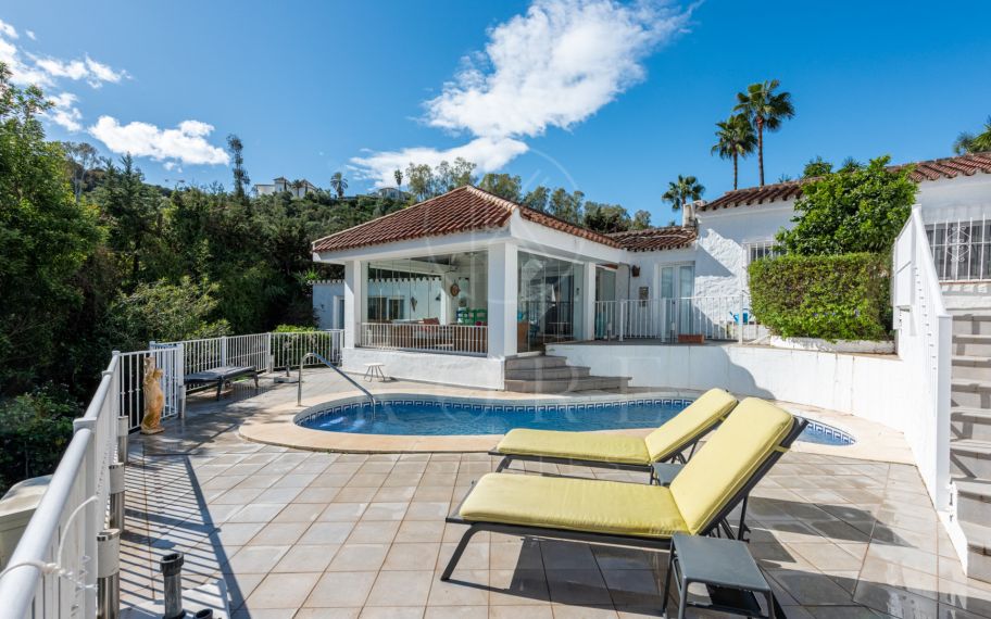 Charming Cottage-Style Villa in the Hills of Benahavís – Excellent Value